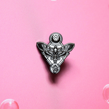 Cargar imagen en el visor de la galería, Death Head Hawk Moth Enamel Pin
