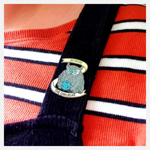 Cargar imagen en el visor de la galería, winter owlbear enamel pin