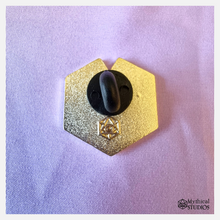 Load image into Gallery viewer, ⋆glitter⋆ d20 gold heart pin

