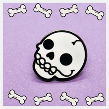 Cargar imagen en el visor de la galería, smiles the skull pin
