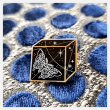 Cargar imagen en el visor de la galería, d6 "death head" pin
