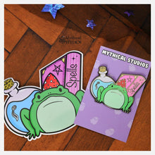 Cargar imagen en el visor de la galería, magical frog familiar pin
